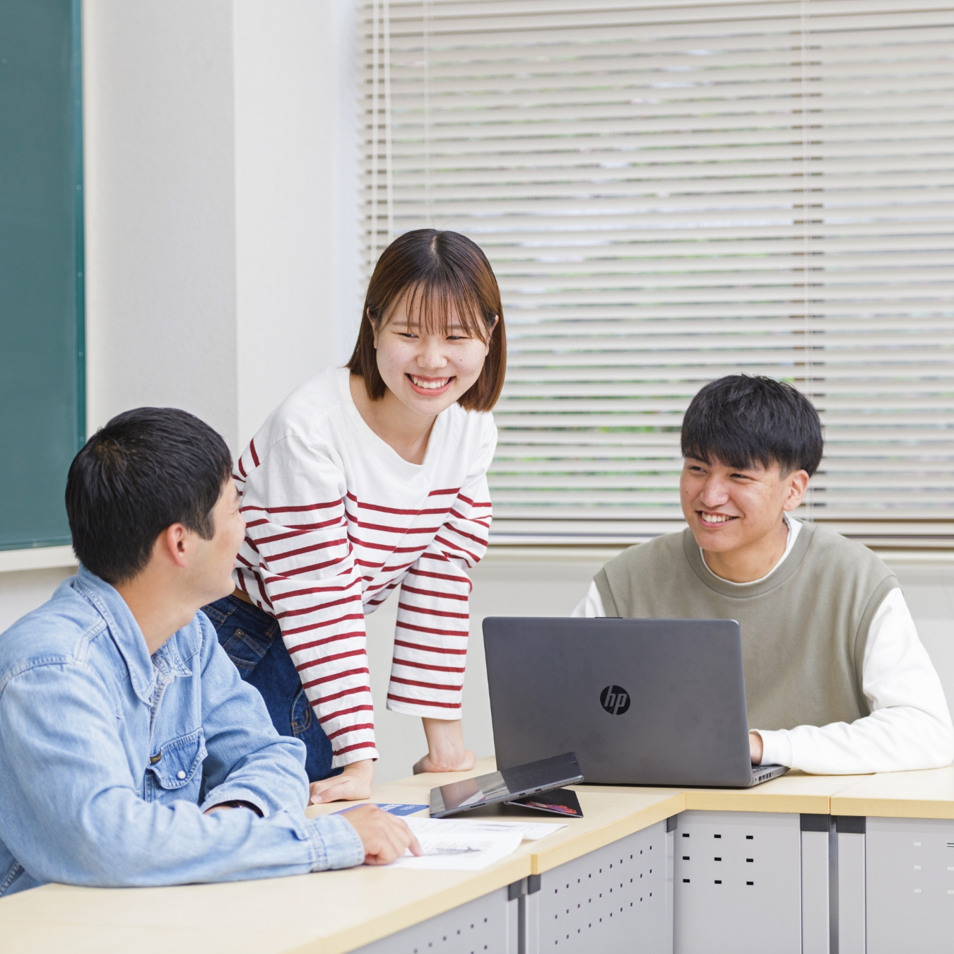 学习经济学的多种手法,致力于解决社会问题