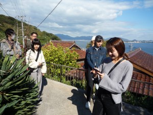 小组的前辈第一次访问的1年级学生岛向导