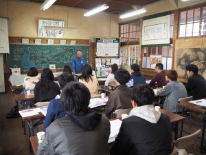 听青海岛共和国的滨野国王(代表)的故事。