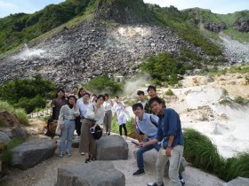 冢原温泉火山口视察